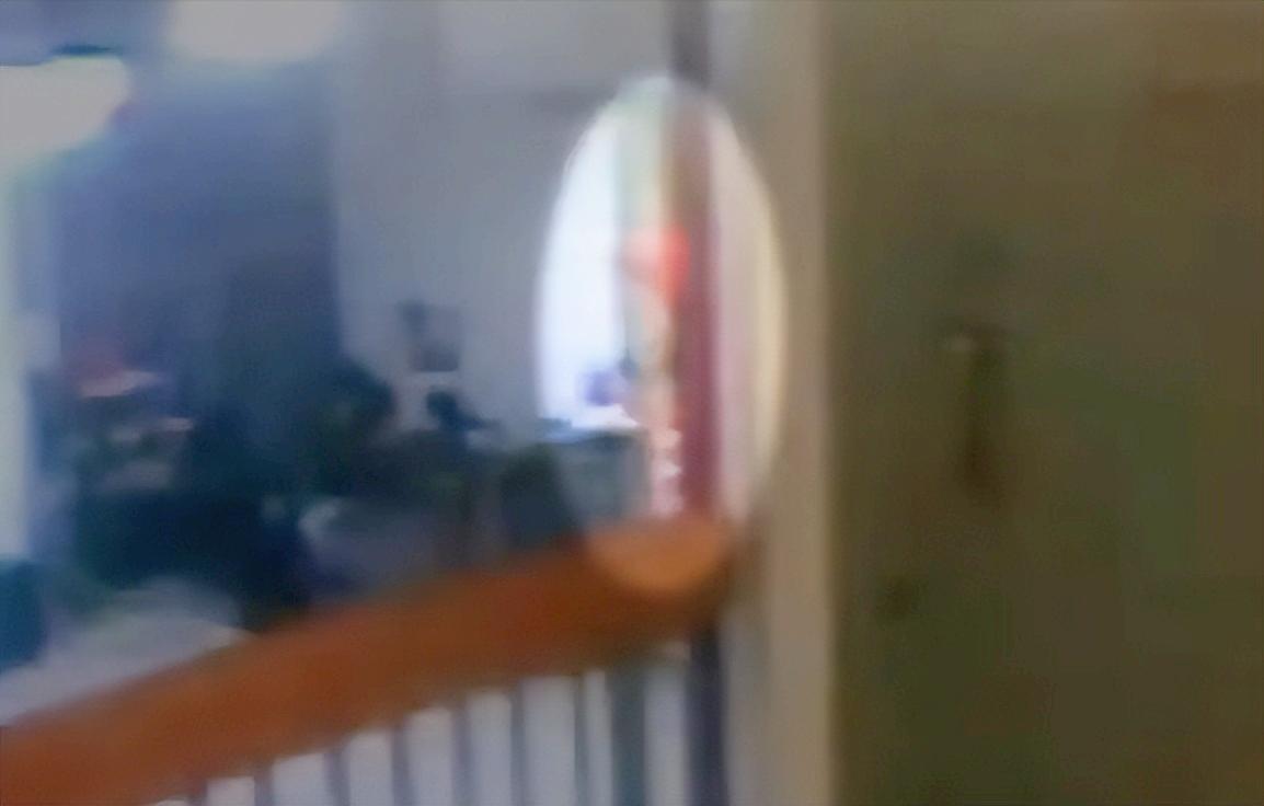 六年了！那个藏着美国权贵秘密在监狱里嘎掉的爱泼斯坦，案子又爆惊天大瓜，2019年