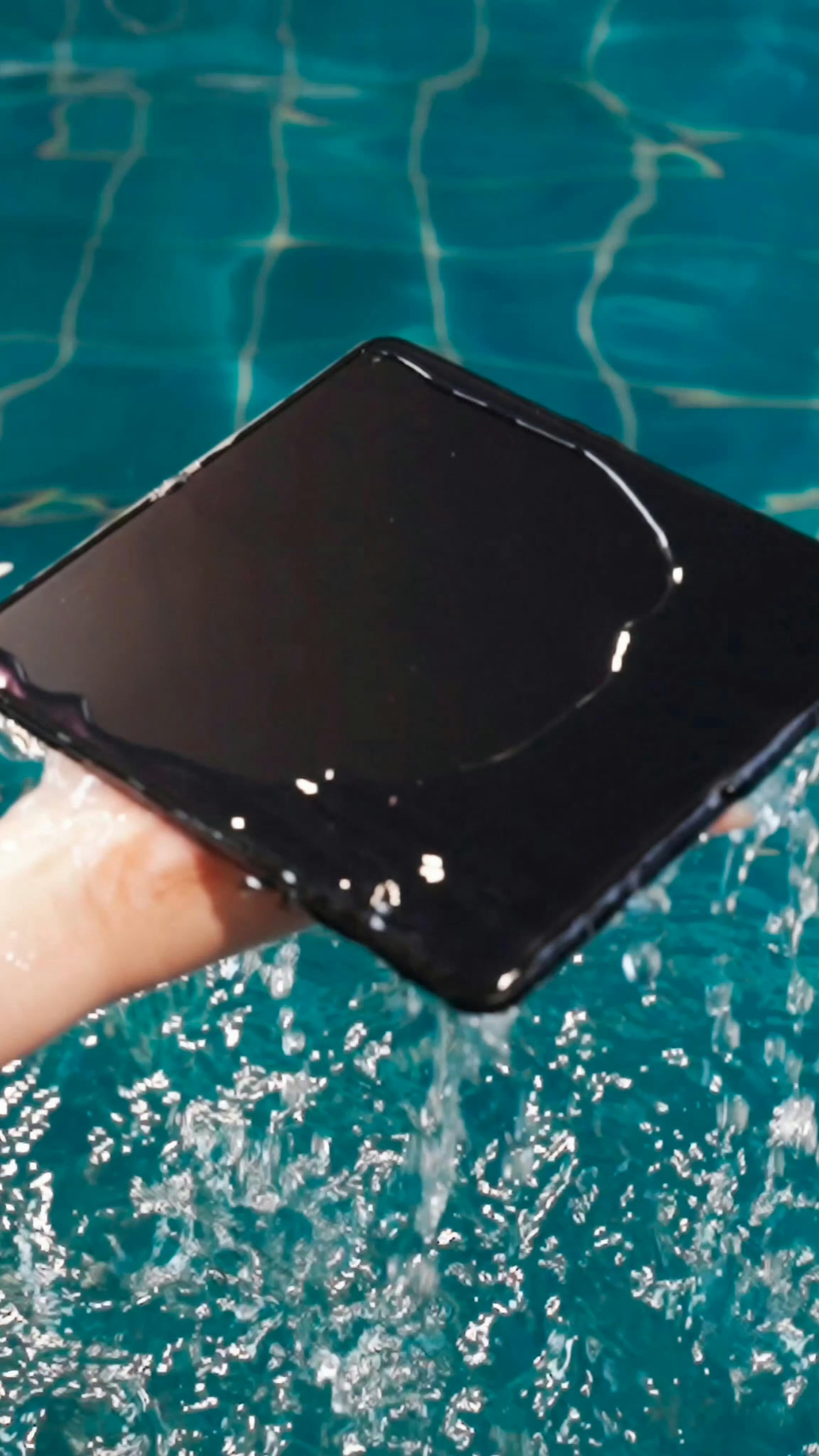 最近，一直在FindN6和MagicV6之间纠结。光看参数的话，V6确实更顶