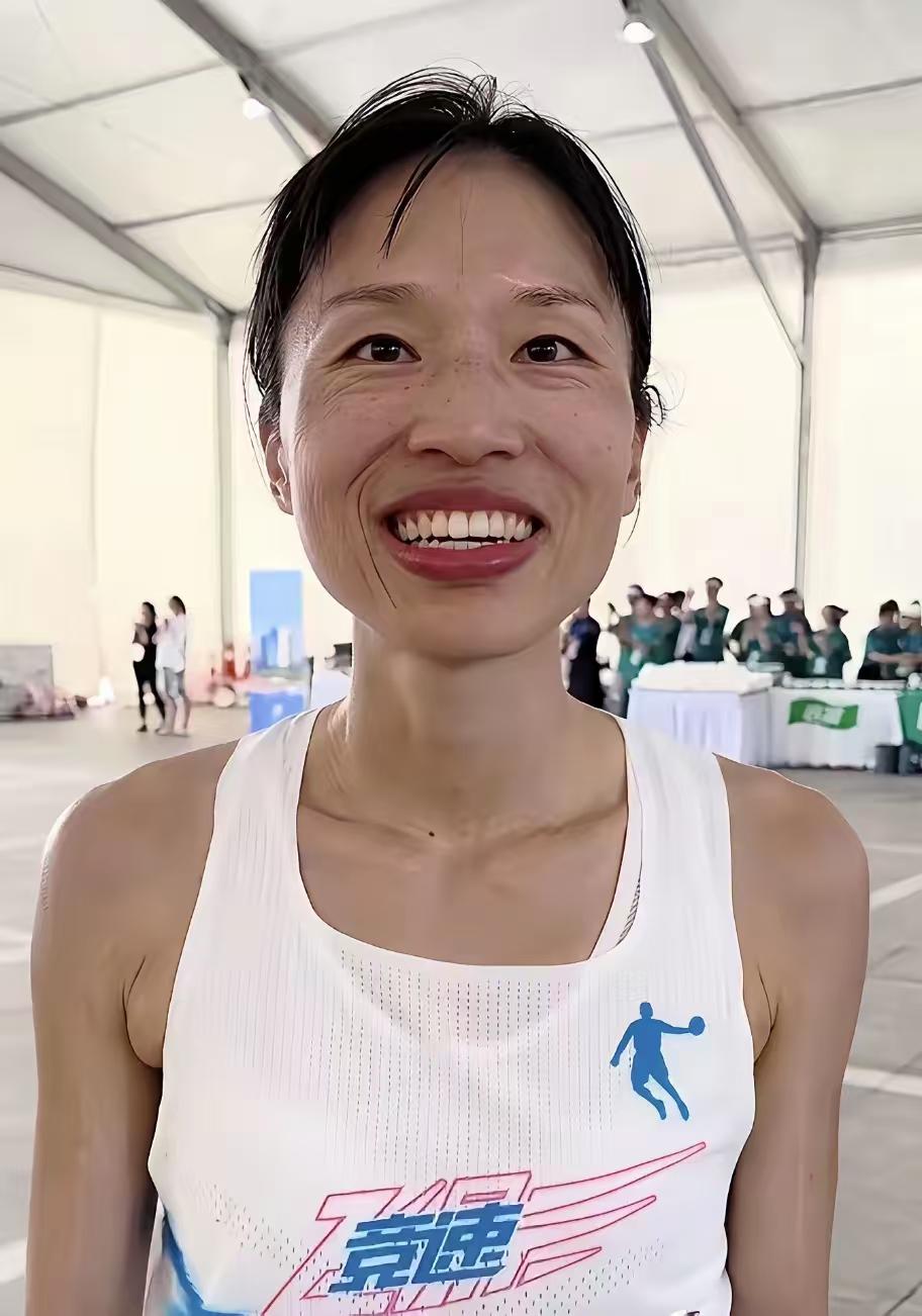 果然一个被窝睡不出两种人。张水华老公这话也太没道理了吧！说有30个周末休，又不提