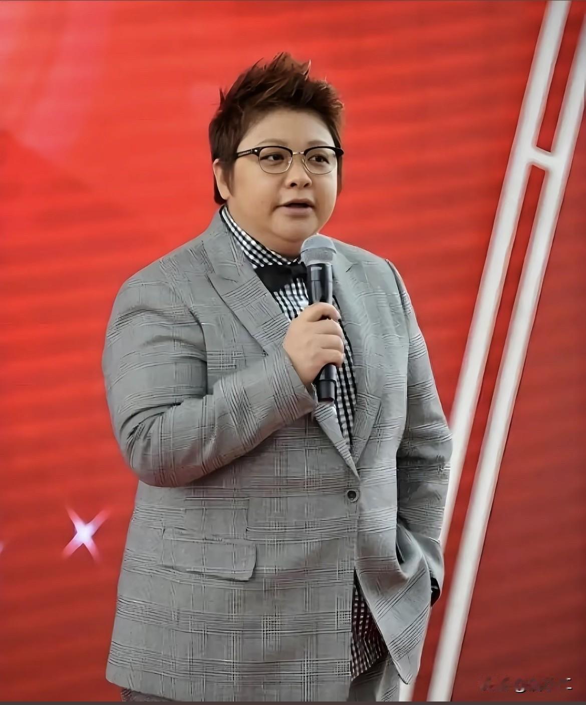 韩红的风评怎么一下子就变差了，记得以前说到慈善，大众第一想到的就是她。过去她