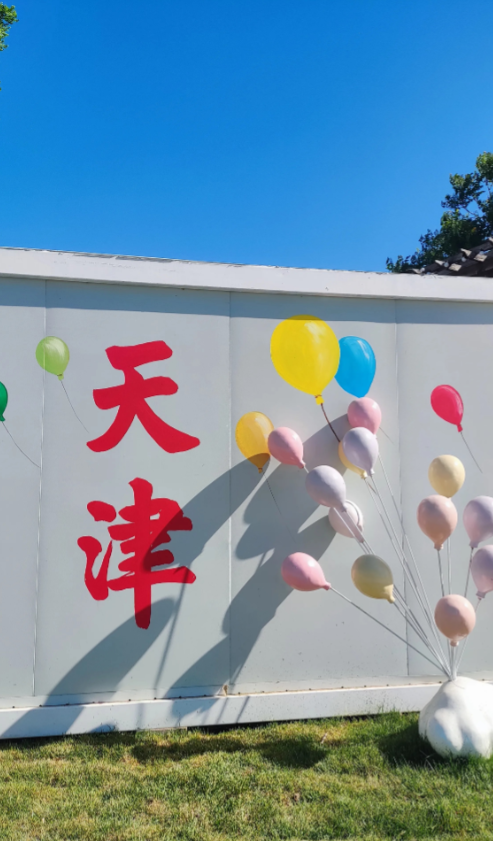 晚上下班回来，我看见厨房水池子里泡着一锅水，锅里泡着一堆碗，筷子什么的晚上就