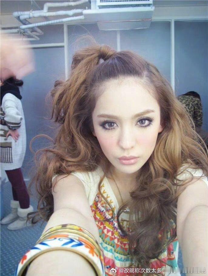 好粗糙好可怕的妆容现在好看多了