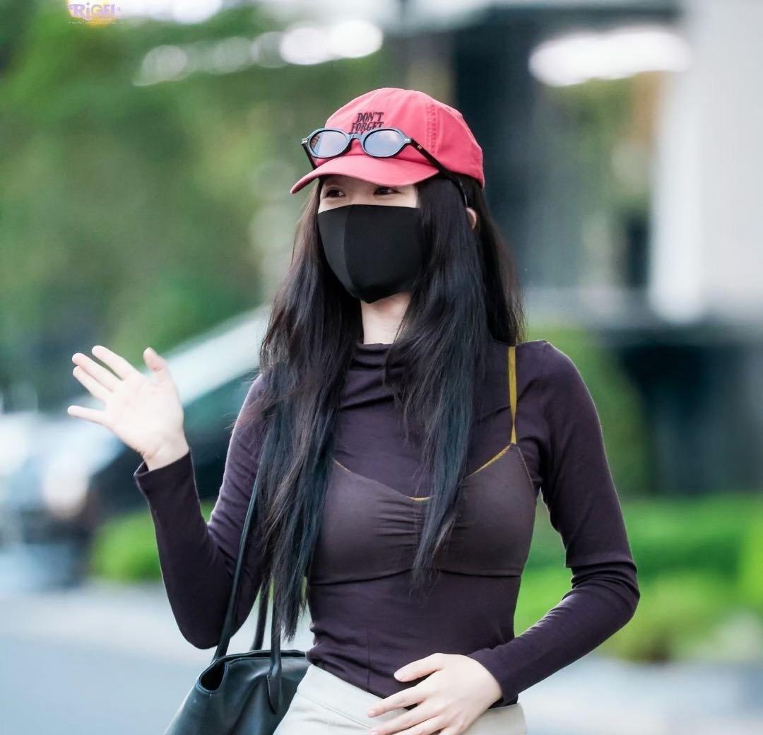 其实这样她穿上还挺好看的​