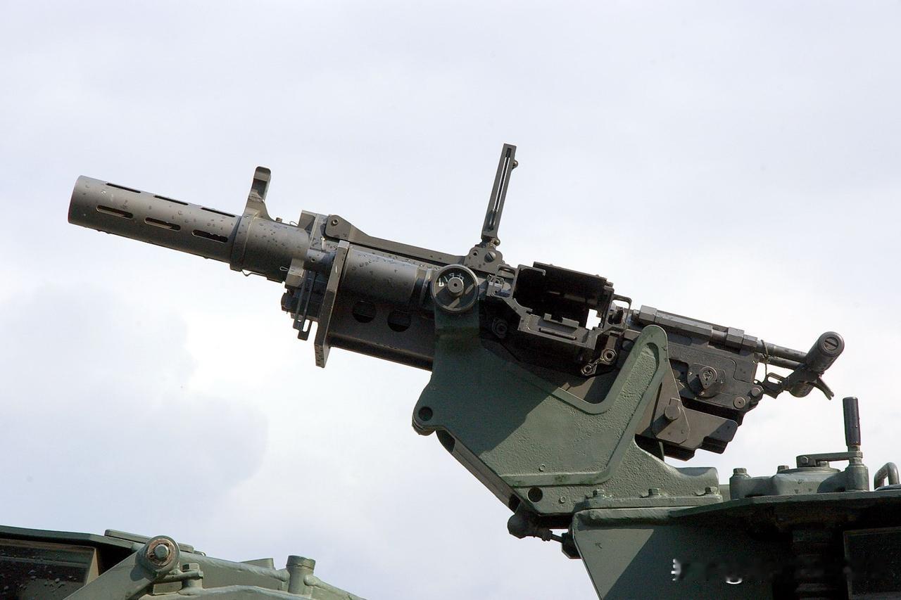 日本96式自动榴弹发射器，弹药规格为40×56mm，与美军Mk19使用的40×5
