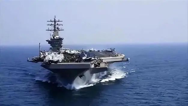 突发!美军2架C-2A舰载机在<em>永暑岛</em>飞5圈后急速下降,疑为仓皇撤离