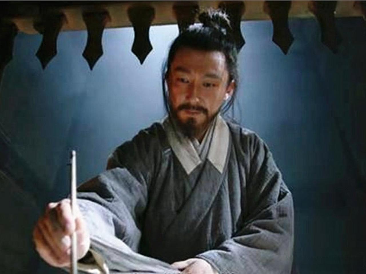 于谦才刚在崇文门外被处决，孙太后的懿旨便送进了奉天殿。刀落血溅的那一刻，崇文