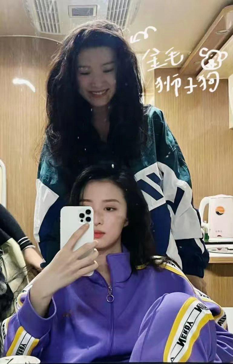 卢昱晓和王楚然早期合照，她们竟然这么早就认识
