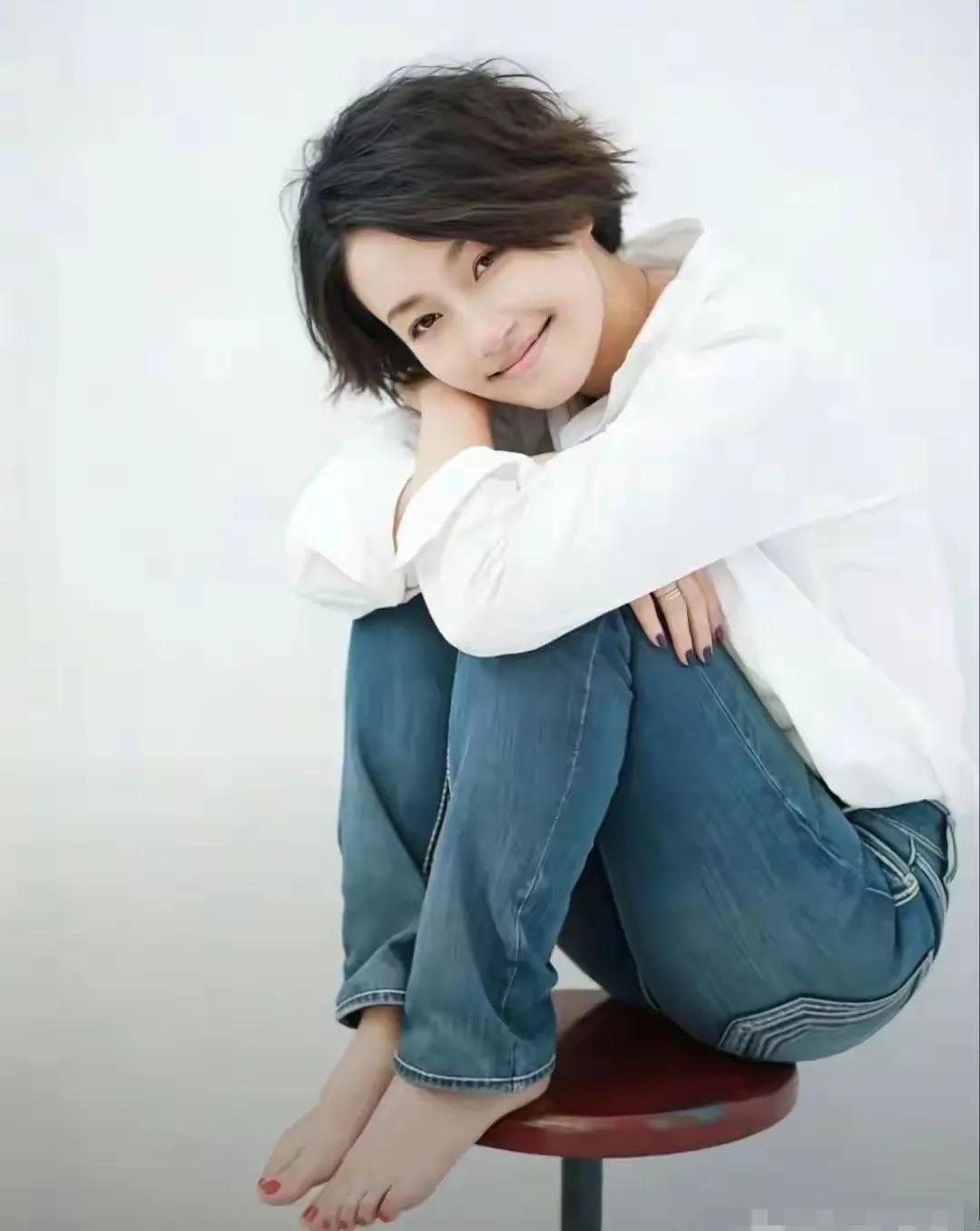 这个女孩叫马伊琍，人长得一般，戏演得不错。我喜欢看她的电视剧，所以，我喜欢她。