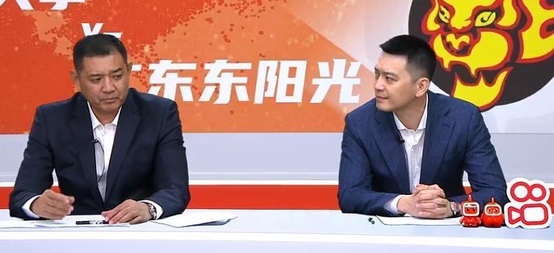 巩晓彬直言不讳，杨鸣高情商接梗，CBA解说席的“神级互动”引网友爆笑！