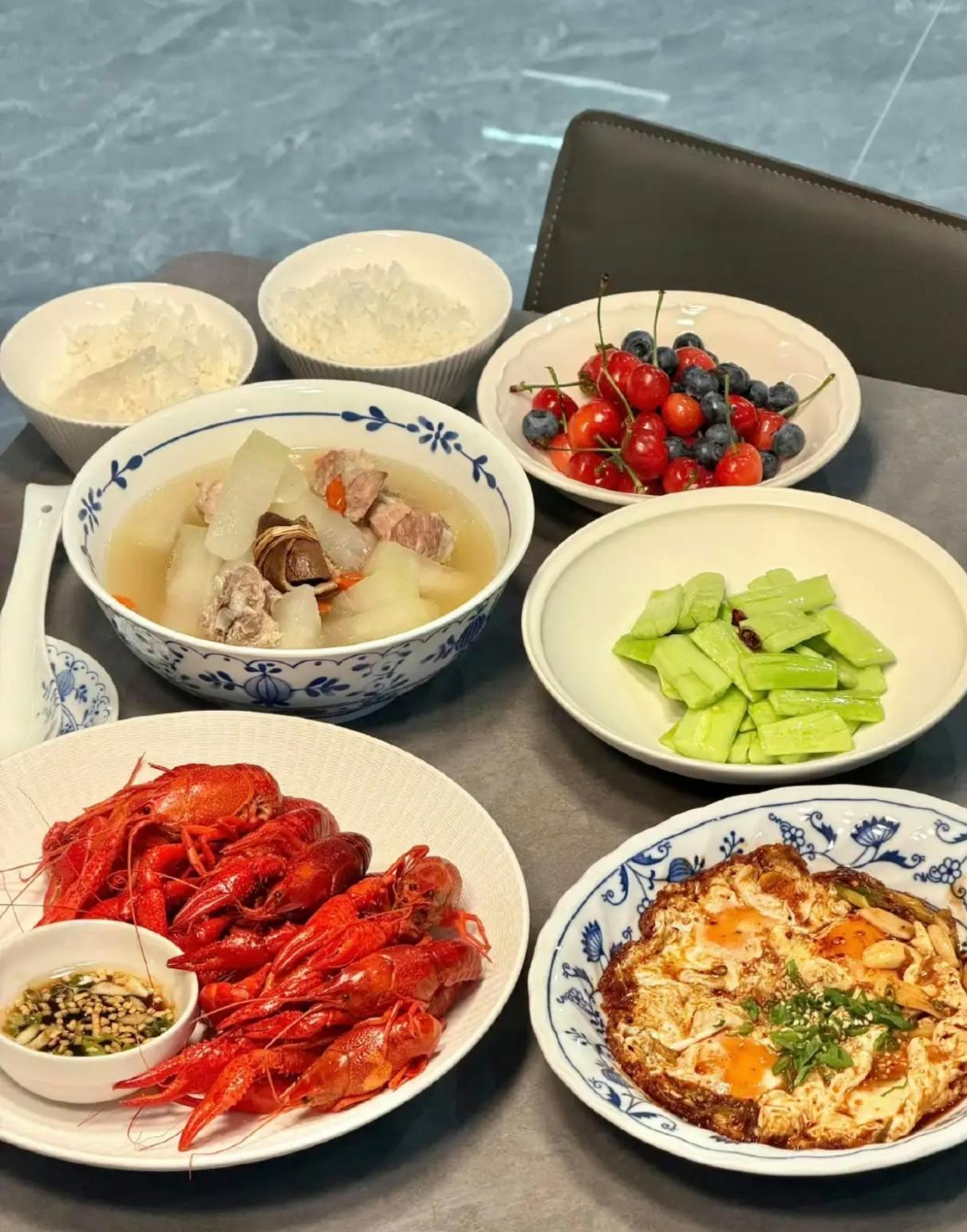 给所有不做饭的人，一个忠告：不管是谁给你做饭，你都要心怀感恩，你要记住，能给