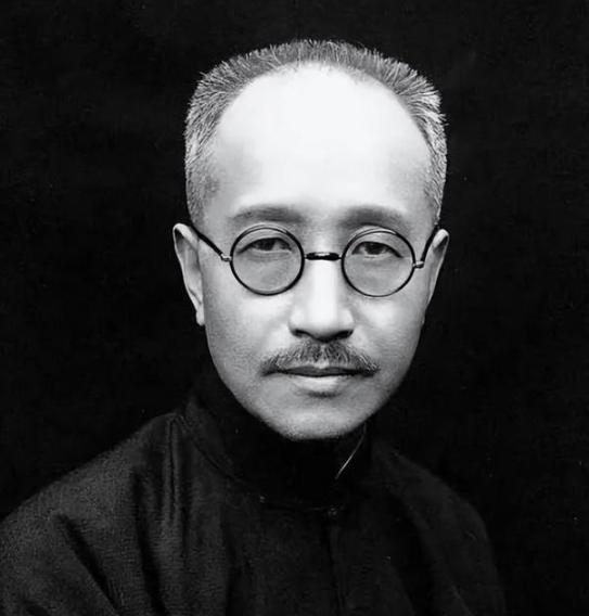 章士钊肠子都悔青了！倾尽毕生心血培养的亲生儿子，竟被他视如己出的养女章含之毁得一