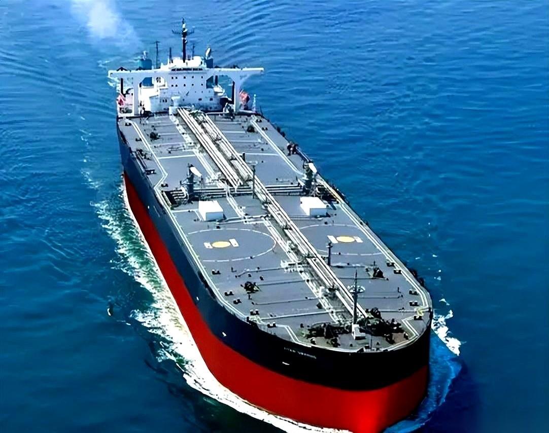 美军海岸警卫队花了十几天油钱，跨越大半个大西洋，死死咬住一艘叫“贝拉1号”的油轮