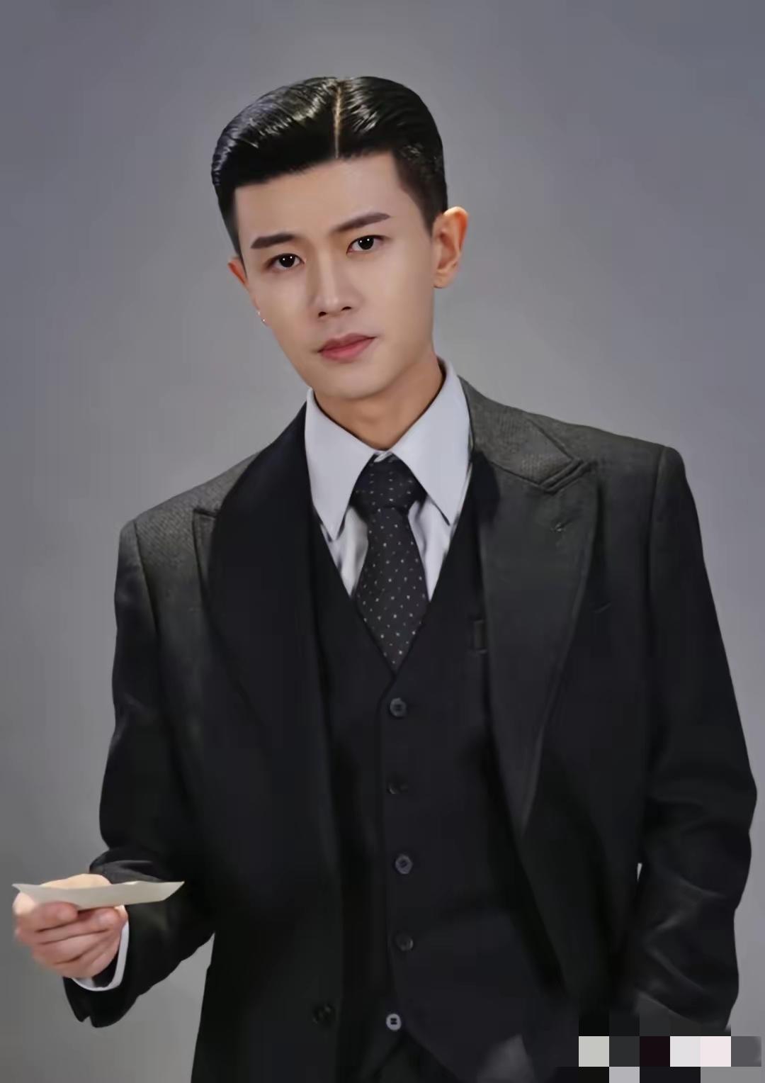 任嘉伦啊任嘉伦你要是真扛不住就退圈吧！真的越看越气，36岁的年纪，内娱多少男