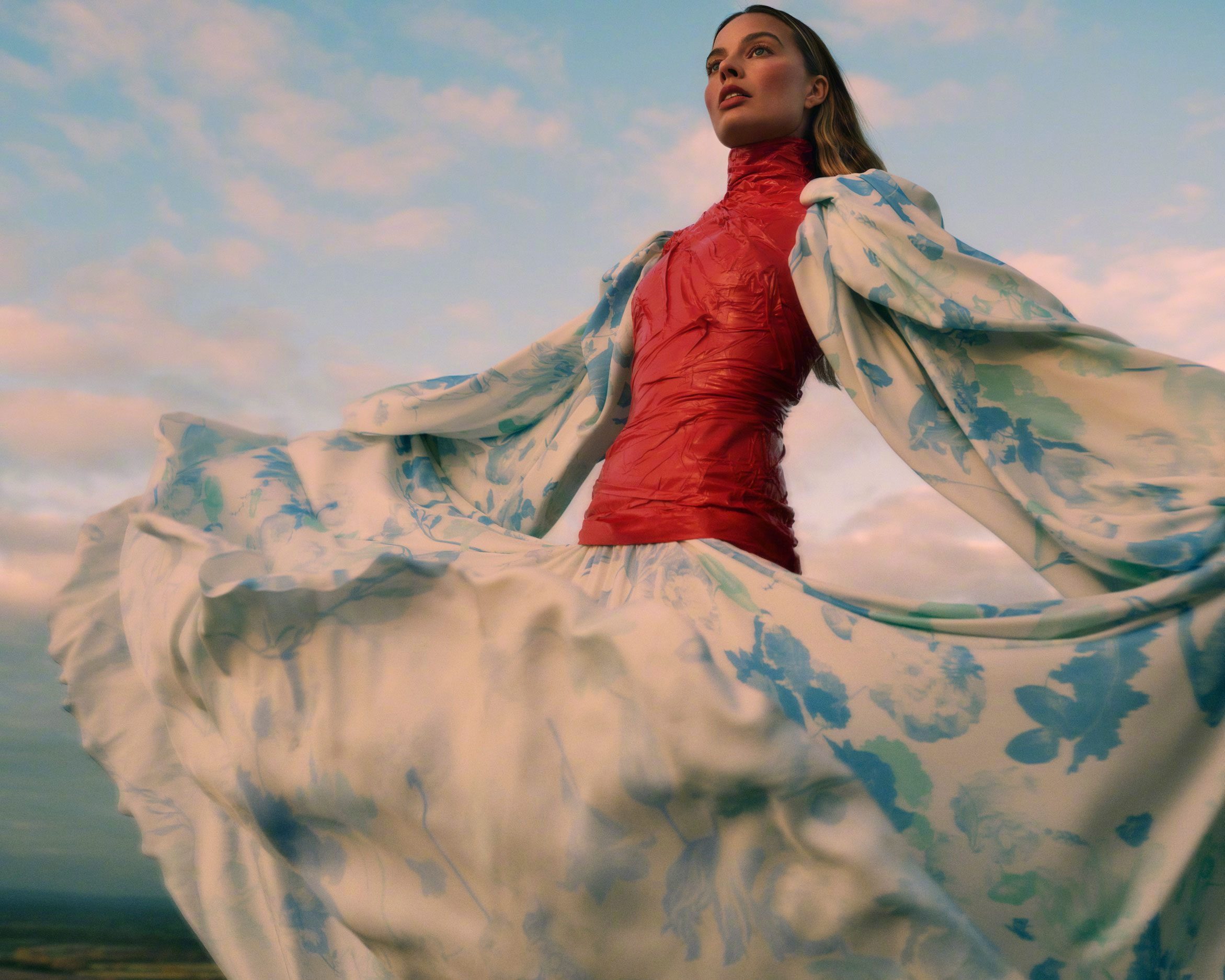 呼啸山庄北美首映期，玛格特·罗比为英版《Vogue》拍摄了一组写真大片，以现代造