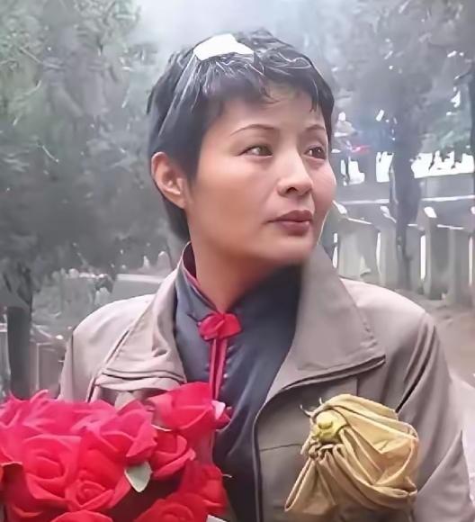1984年，老山前线，17岁的战士赵勇，对18岁的女医务兵谢楠说到：“姐，你看能