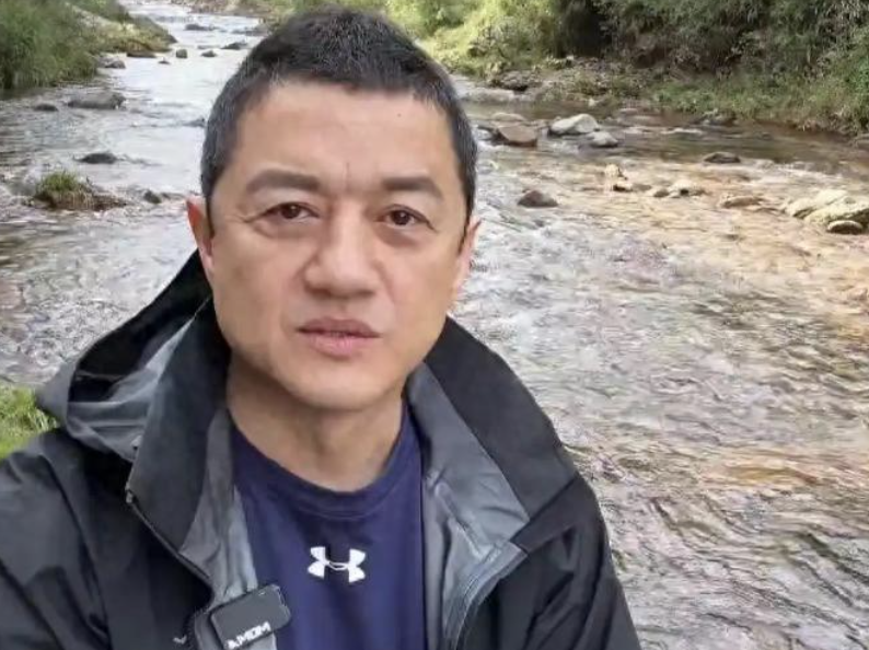 李亚鹏从大平层到水泥房，背后是怎样的债务与生活转变？