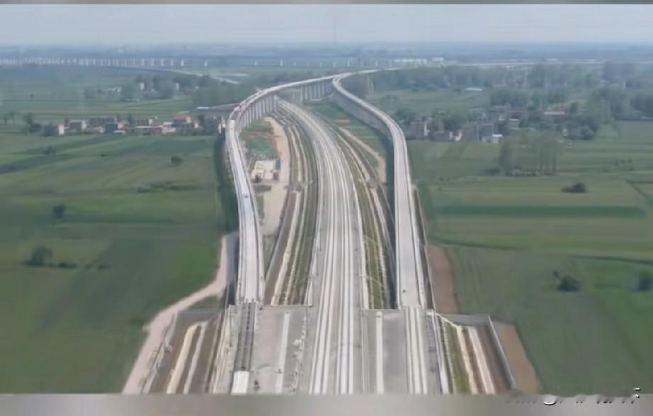 淮蚌高铁是今年非常值得期待的一条线路，完善皖北交通格局央视在2025年底新闻里