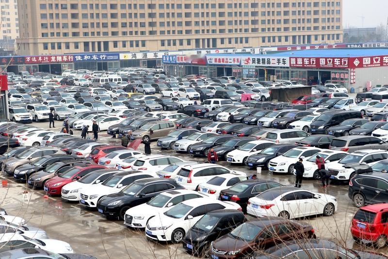 真相！频繁换车才是普通人的财富粉碎机车只是代步工具，最省钱的方式就是把你手上