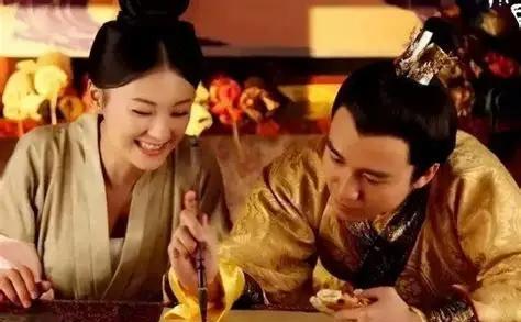 一日深夜，明孝宗小舅子喝醉酒，见一小宫女貌美，竟当众强要了她，秽乱宫闱可是大罪！