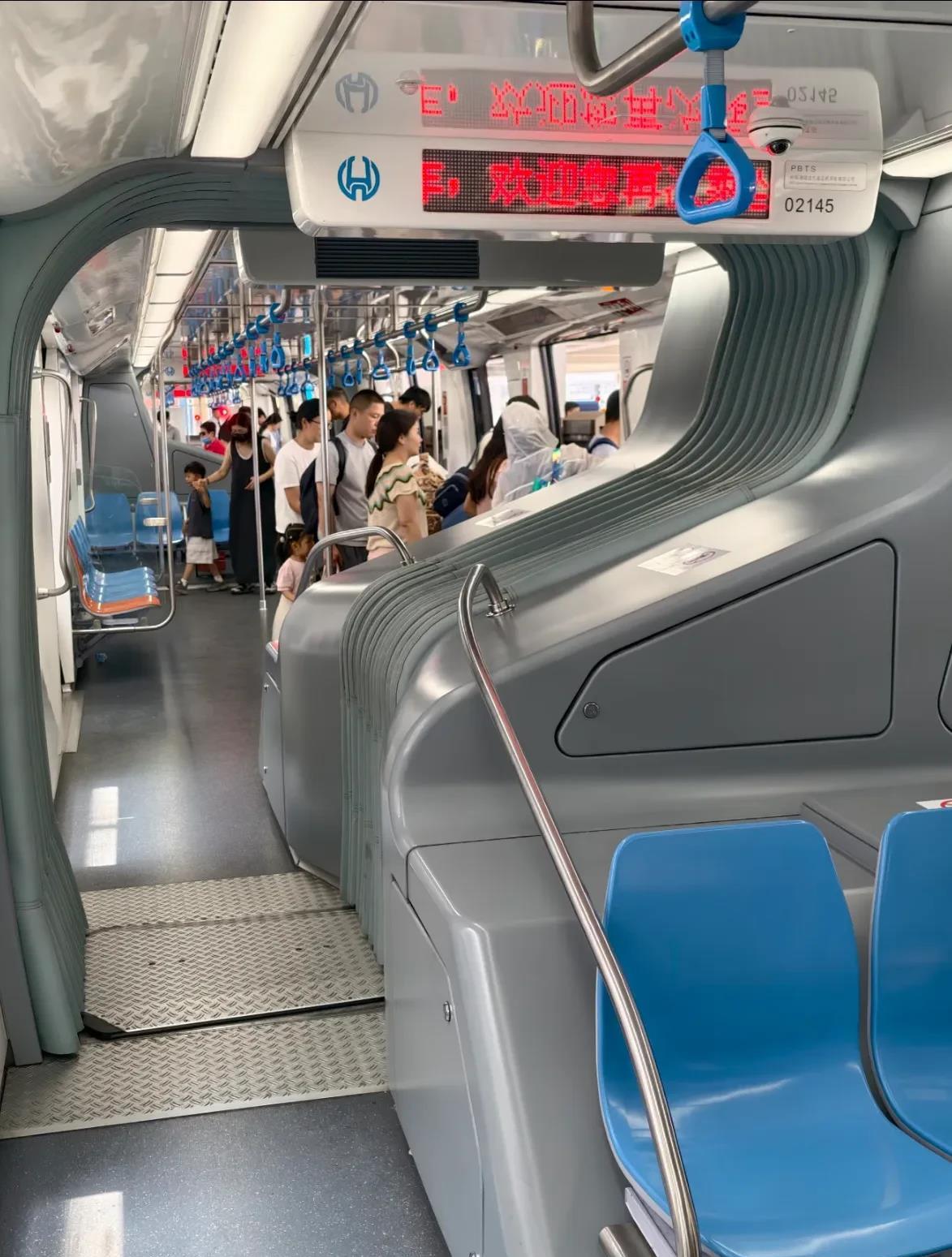 这叫啥地铁，第一次见这样的