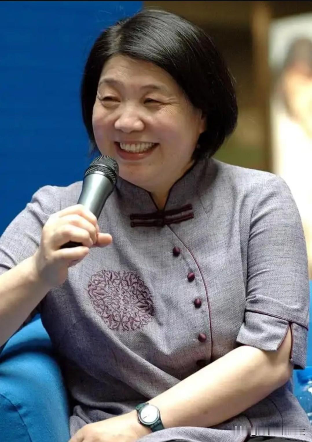 毕淑敏有言：“无论工作还是生活，用心选合适的，而不是为不合适的费心。”有句话