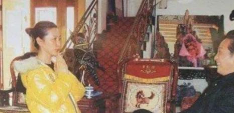2005年那会儿，向华强把气功大师王林引荐给了赌王何鸿燊。结果王林刚表演完，何鸿