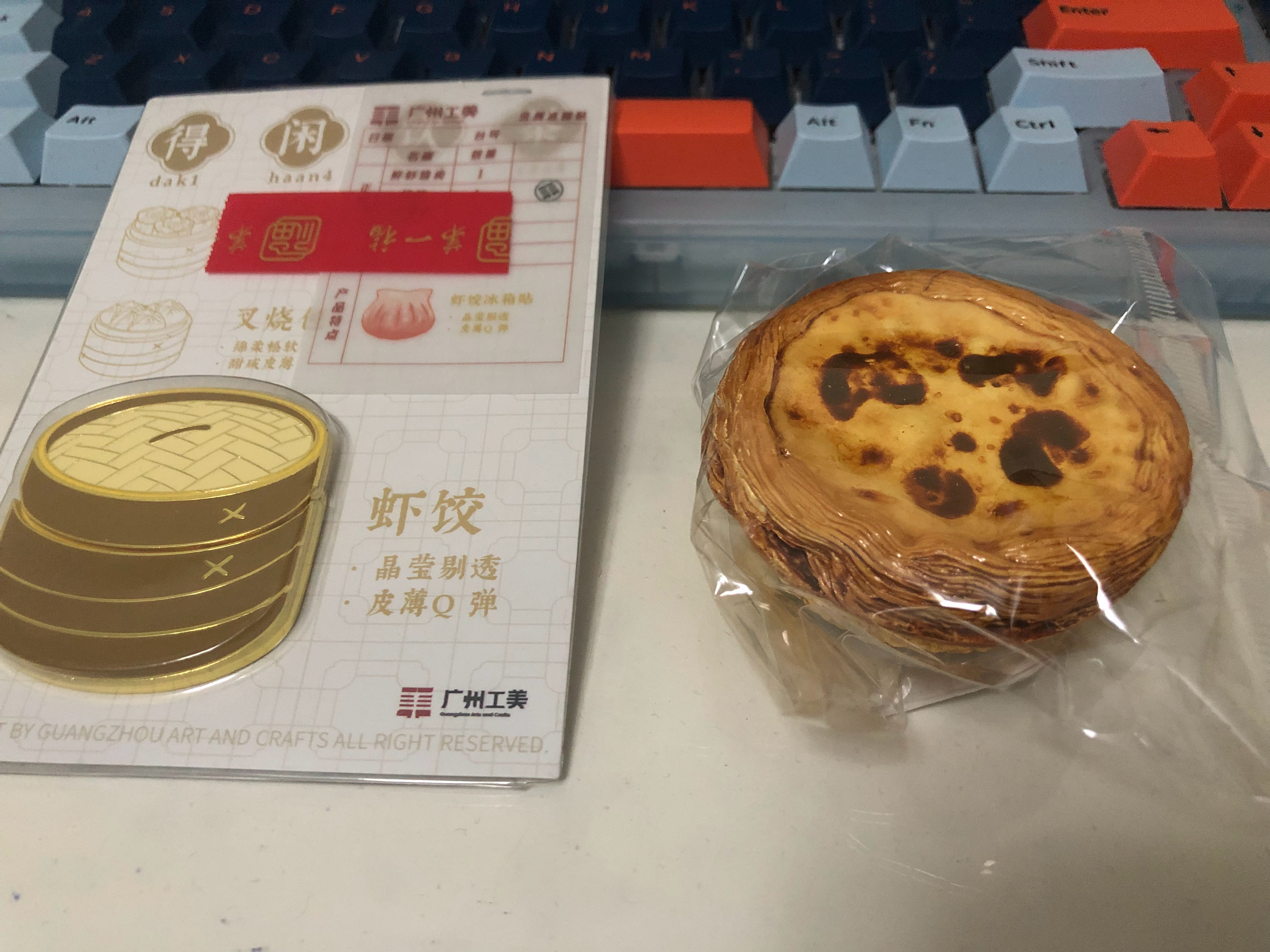五一劳动节这俩文创都很好玩，一个是澳门博物馆的蛋挞，质感好，很有分量，很压手另