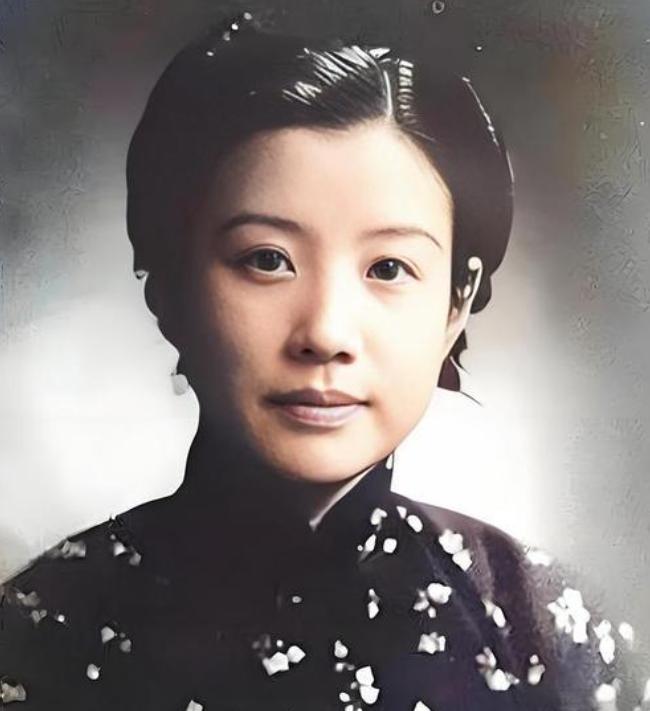 1955年，一名女特工被逮捕入狱，周恩来亲自作证：她曾三次救过党中央。195