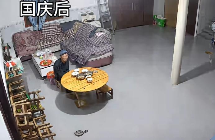 一切恍如梦一场！这就是中国千万留守老人的真实写照！图中，节前节后形成鲜明的对比