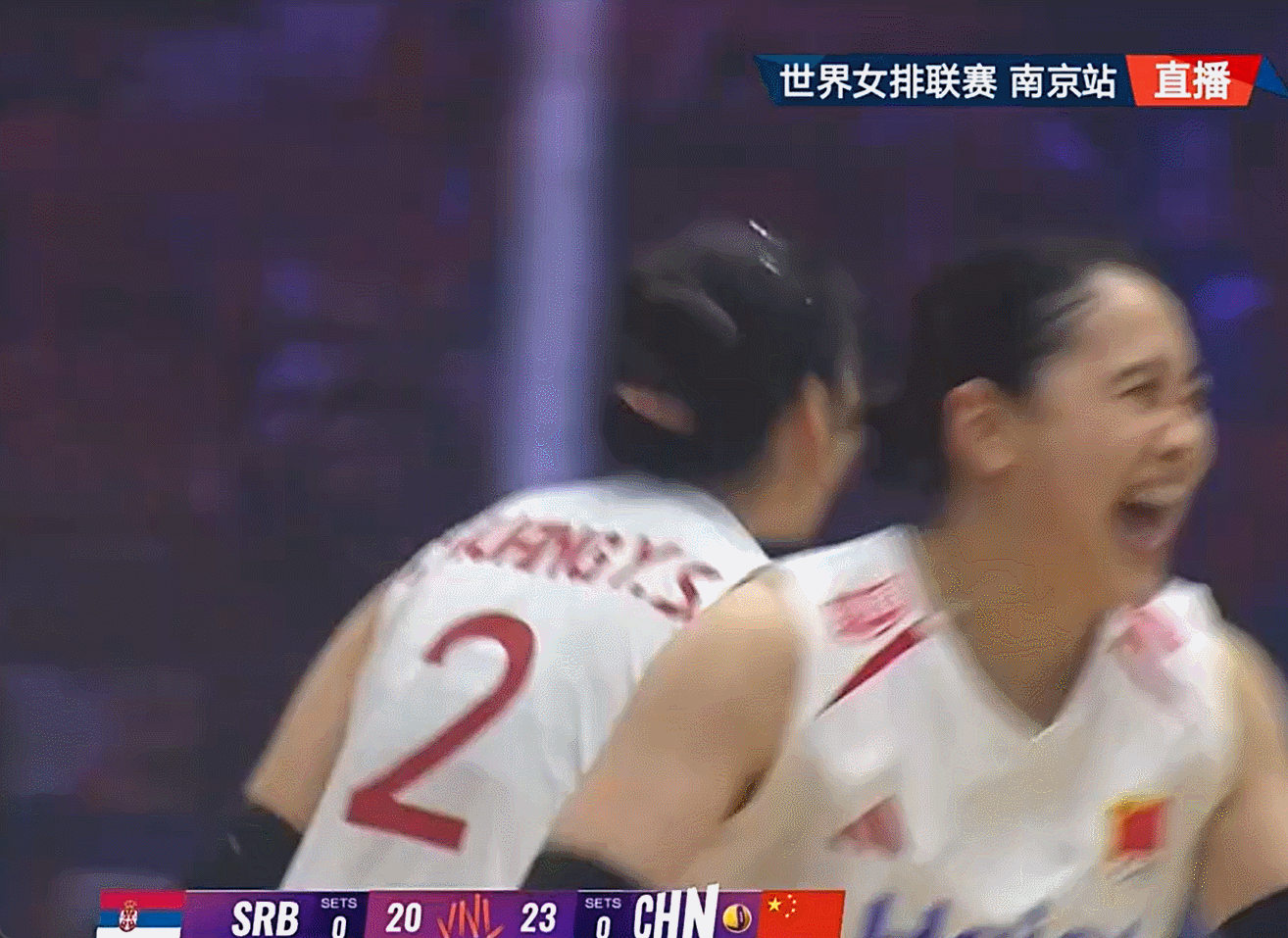 中国女排第一局：中国队25-21塞尔维亚队中国女排开局不利追到13-13平，