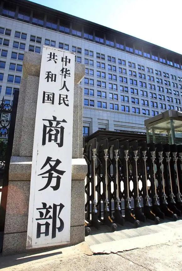 英国这次的操作，让全世界都看清楚了什么叫“翻脸比翻书还快”。当年求着中国企业掏钱