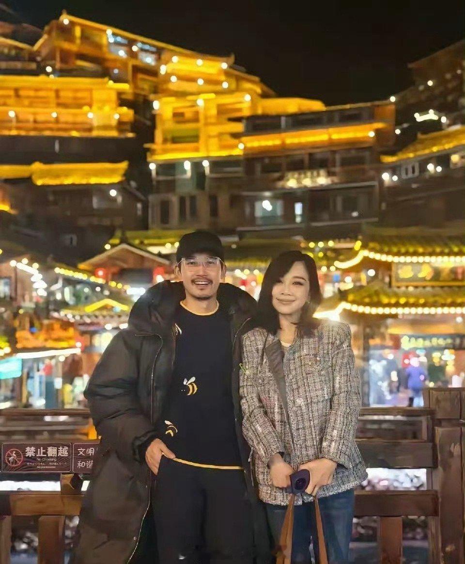 万万没有想到，他们居然是夫妻两，现在才知道，白瞎我看了十几年电视