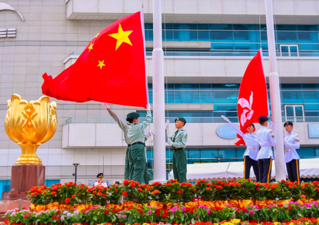 当年条约写得明明白白，香港岛是永久割让给英国的土地。按照近代殖民世界的惯例，割出