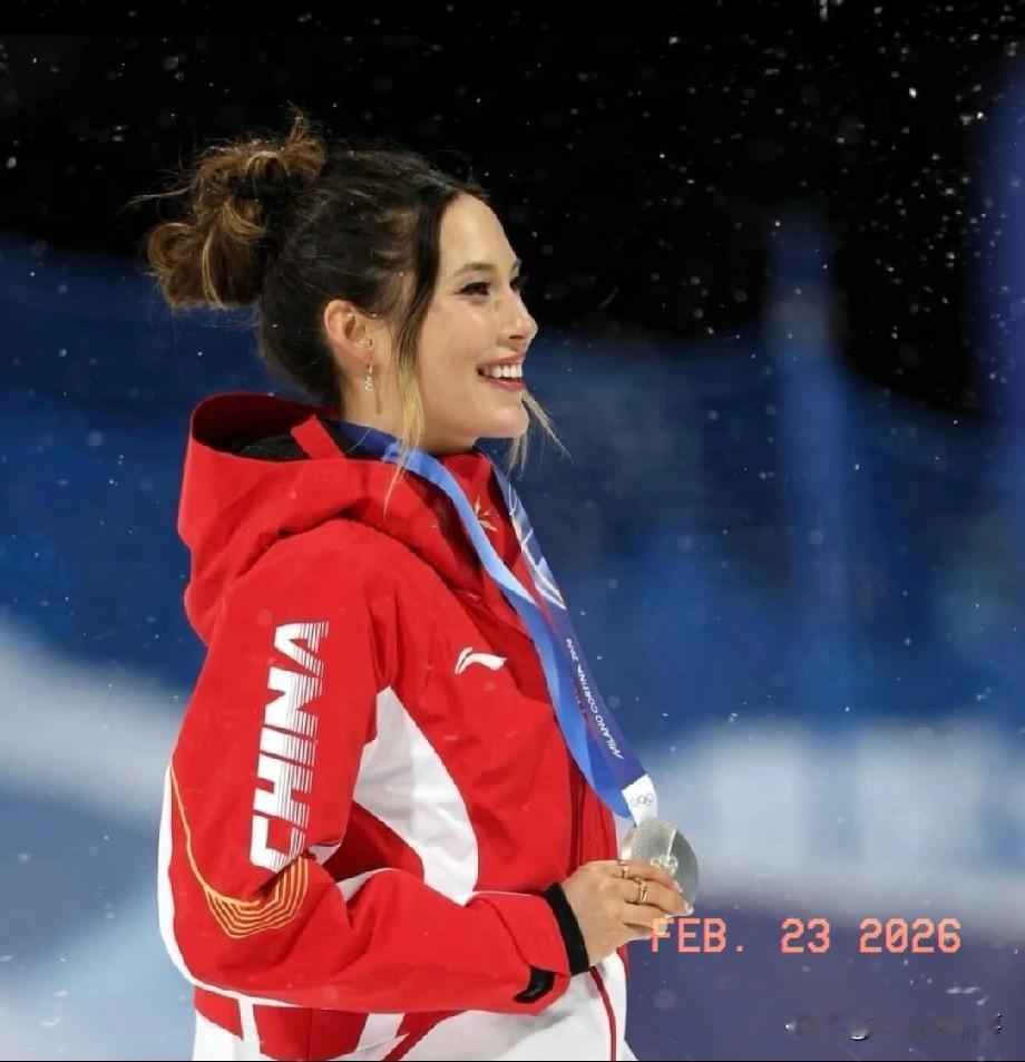 难道没有人觉得谷爱凌厉害的可怕吗？她22岁，手握全球20多个顶尖代言，代言费都2