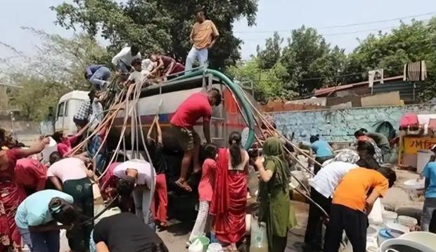 印度的未来毫无希望。我就说一个趋势：全球变暖。印度大部分面积位于热带，气温50℃