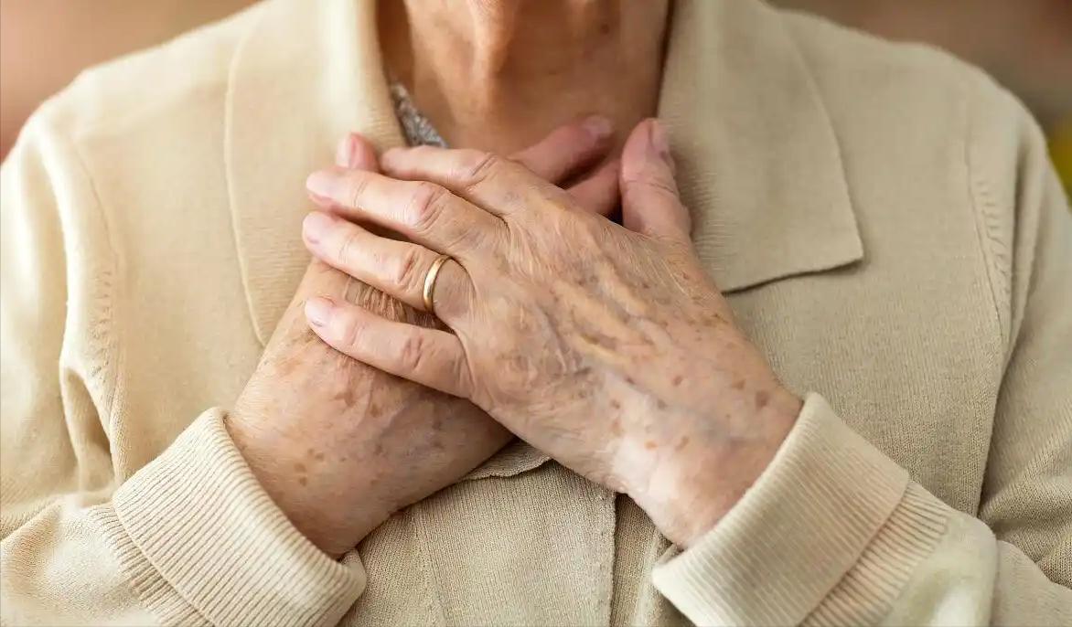 慢阻肺患者注意了！医生提醒：如果经常忽略这4个体征，可能会加快慢阻肺的恶化速度