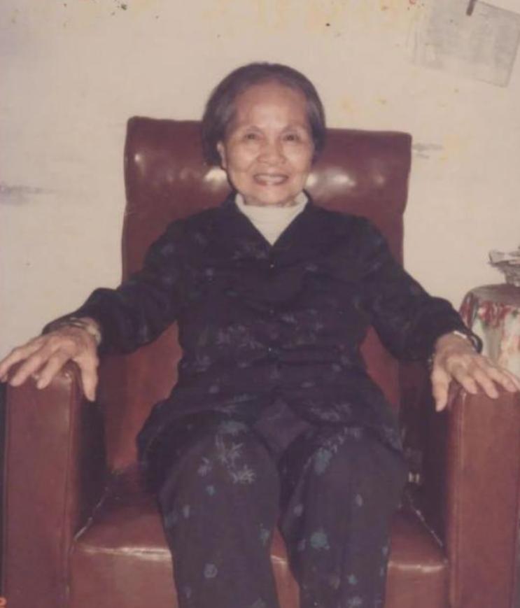 “我是周总理曾经的妻子，我想见一见他！”1953年，一妇女来到中南海求见周总理。