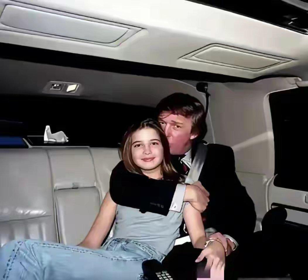 爱泼斯坦案文件内容持续引爆舆论爱泼斯坦和女友多张亲密照曝光是少女时期的伊万卡与父