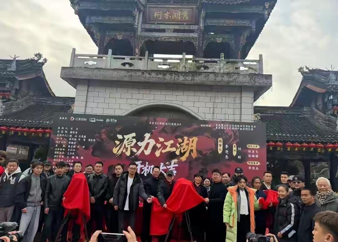 李连杰到底有多缺钱？都来拍短剧了。这现在的社会短剧的盛行也是让人惊讶，可谓是全