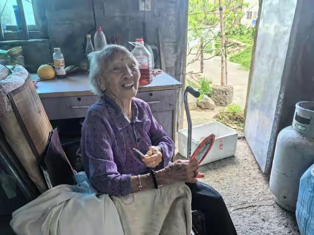 颠覆认知！浙江104岁最长寿阿婆，每天睡足18小时，爱喝小酒、心态通透，活成人人