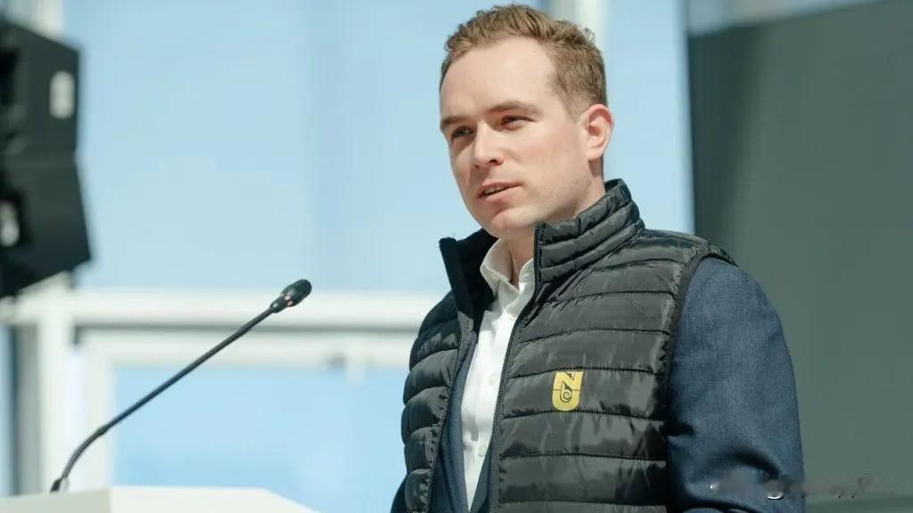 黄仁勋帅气准女婿现身现任英伟达副总裁，不但是老黄的得力干将，更是他女儿黄