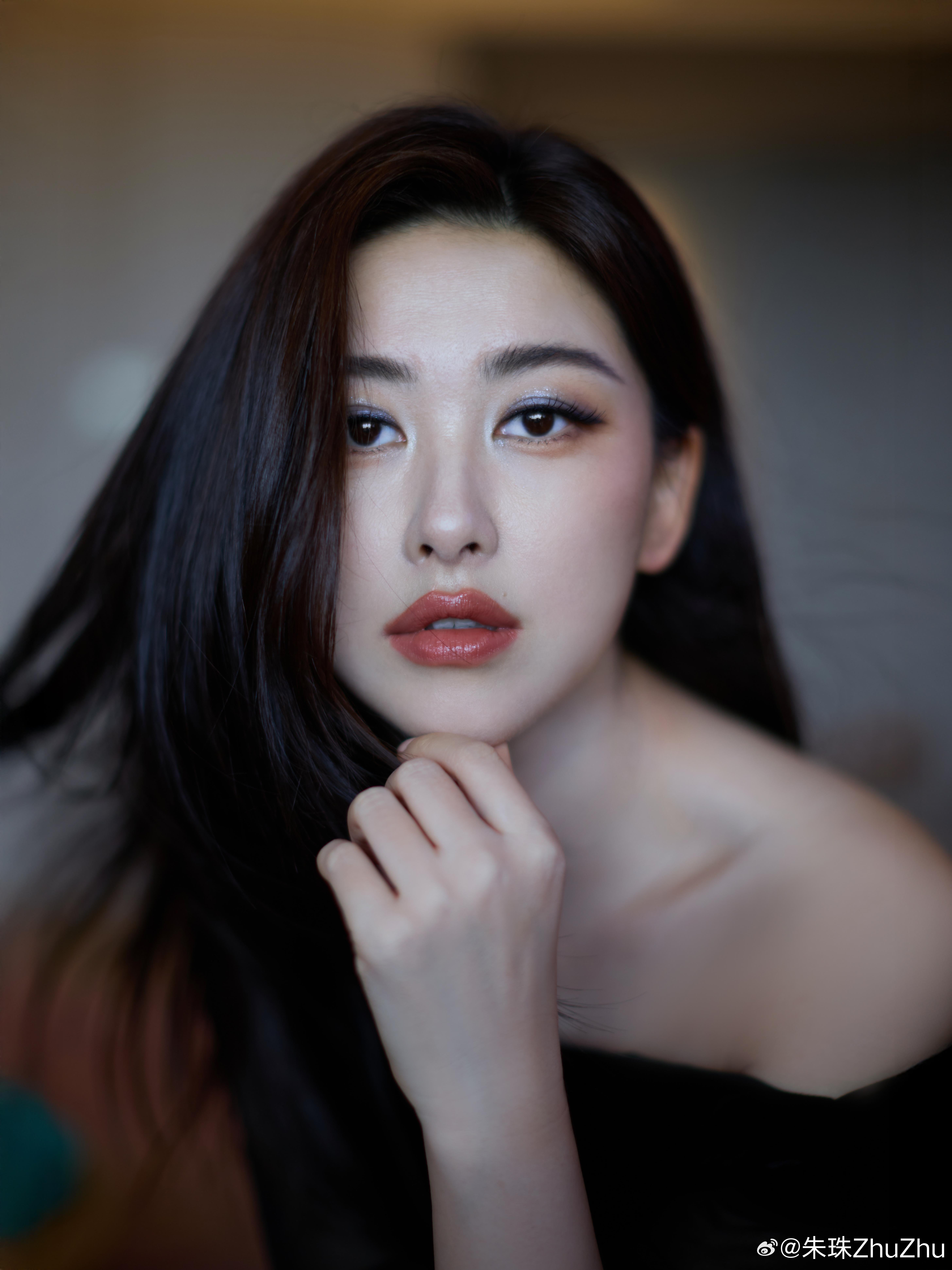 朱珠。