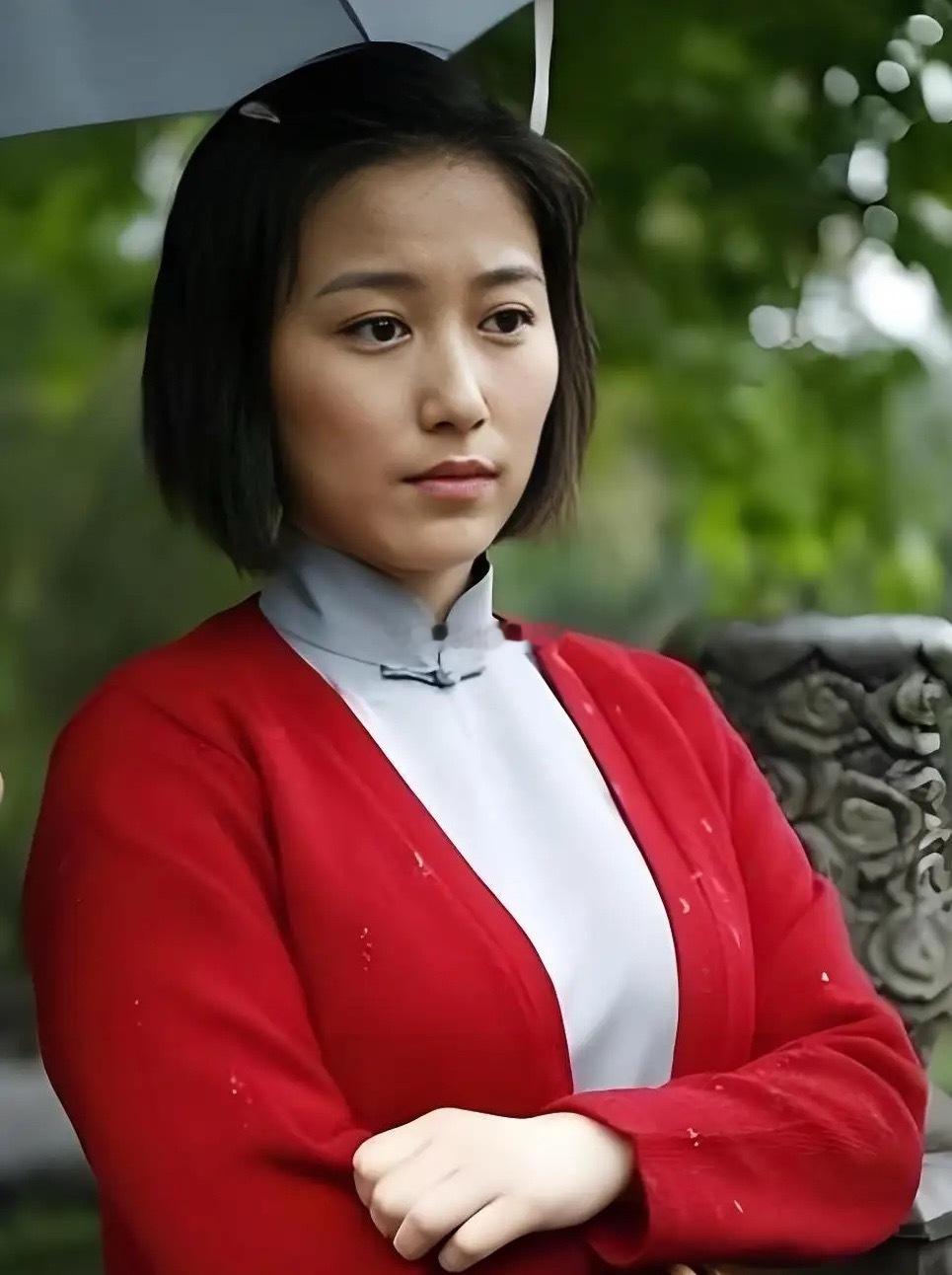 《八千里路云和月》，发现一个宝藏女演员，就是在剧中饰演忠诚的中共地下党员曾雪飞的