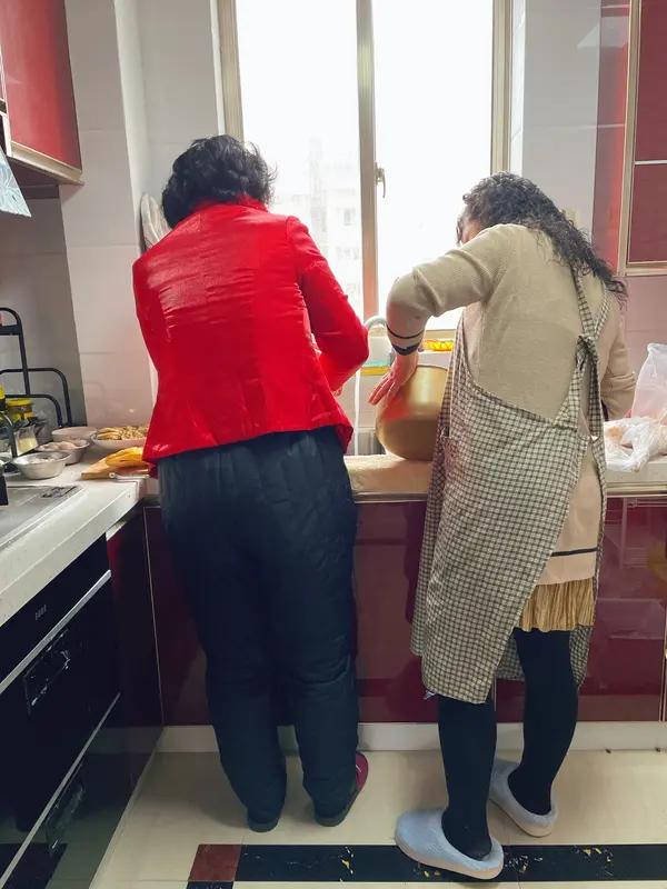 过日子久了才懂，婆家再好，也不是自己的家没结婚的时候，总以为嫁人就是多了一个家