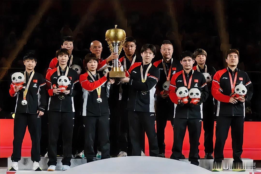 随着国乒夺得成都混团世界杯冠军，集体荣誉转向了香港年终总决赛个人成就的争夺：