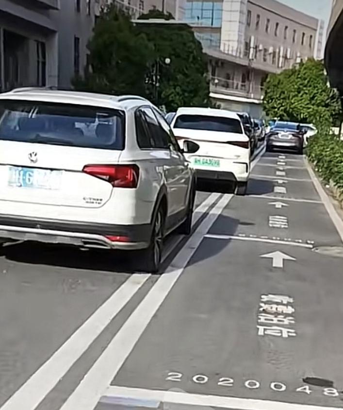 广东“智慧停车”收费最积极！很多小城市，尤其是四五线城市，马路两边基本都画上了
