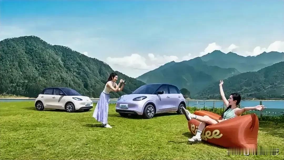 微型电车市场厮杀惨烈，为何宏光MINIEV能连续5年稳坐销冠？核心是它精准踩中了