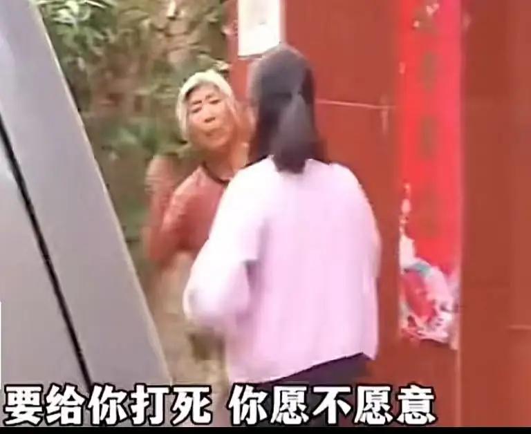在这个快节奏、充满压力的社会里，许多人都在忙碌中遗忘了“人性”的温度。一个普通的