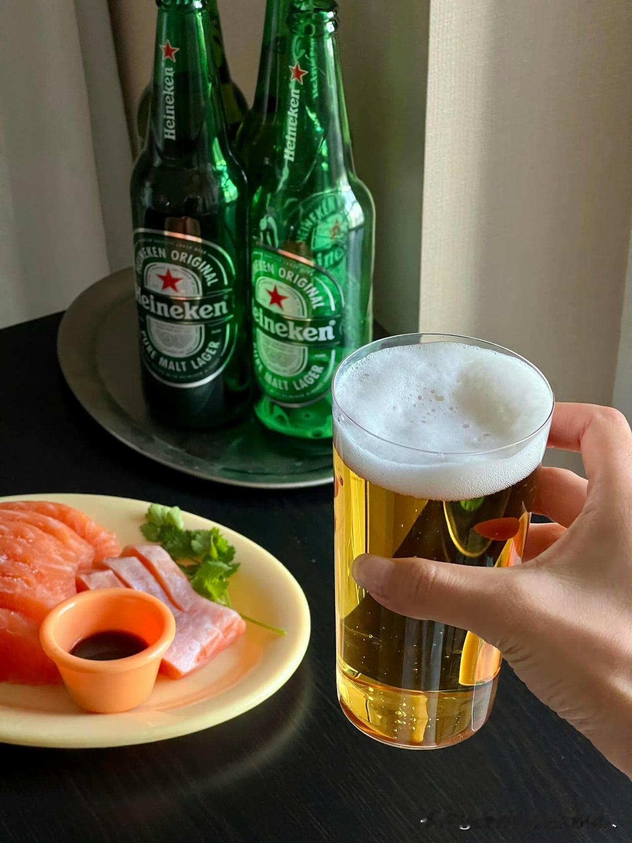 我已经想好了！在2025年12月31号晚上，手机一关，买一箱啤酒，再买点自己爱