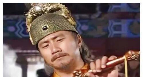 1368年，朱元璋对开国功臣进行封赏时，小舅子郭德成跪地说道：“皇上，臣做不来大